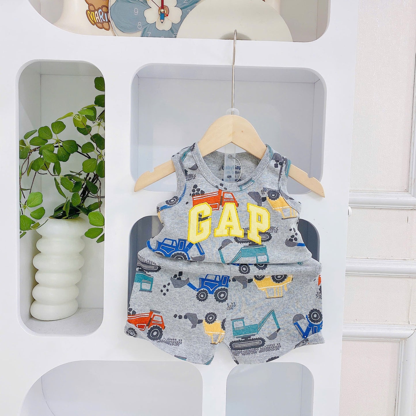 Sleeveless Gap Playsets