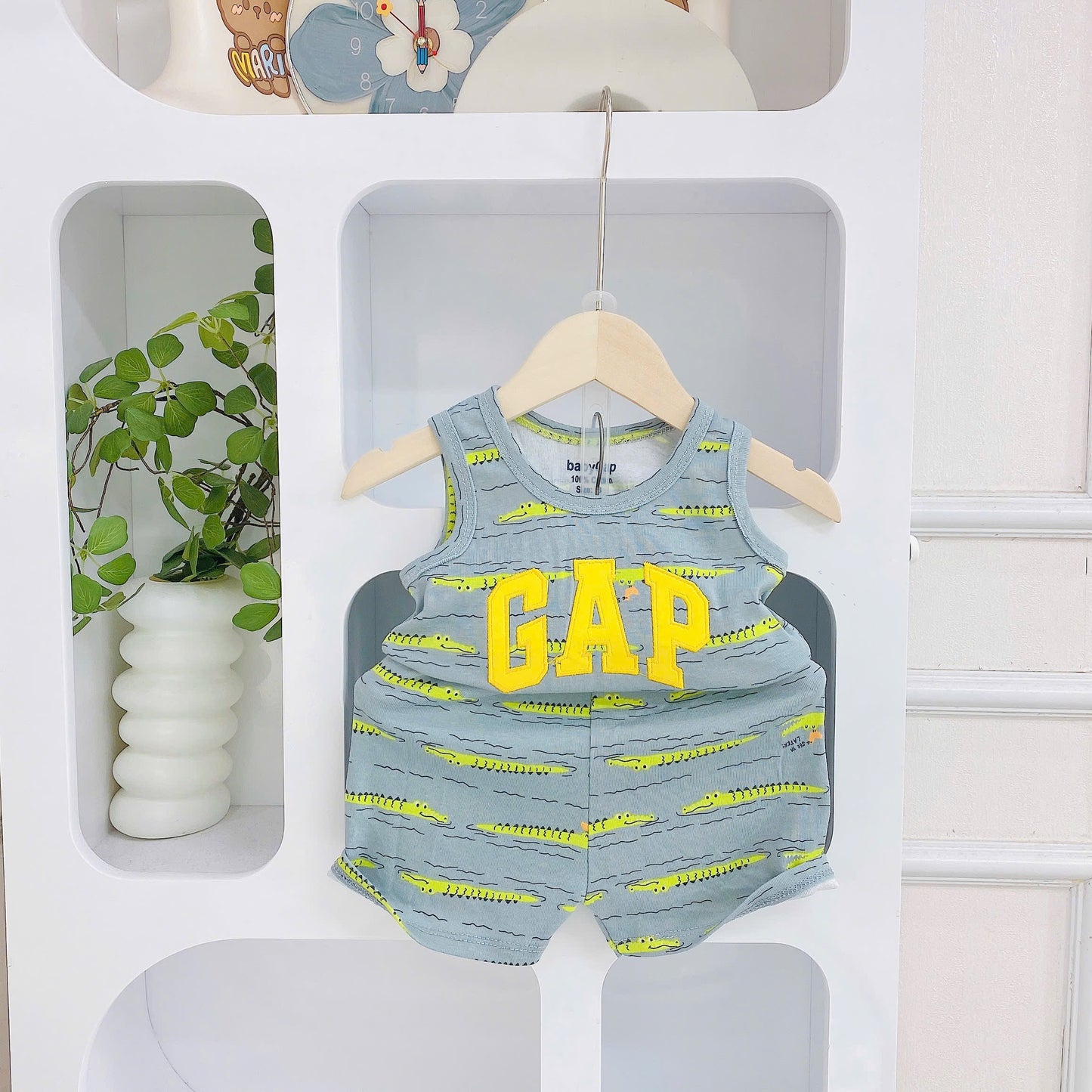 Sleeveless Gap Playsets